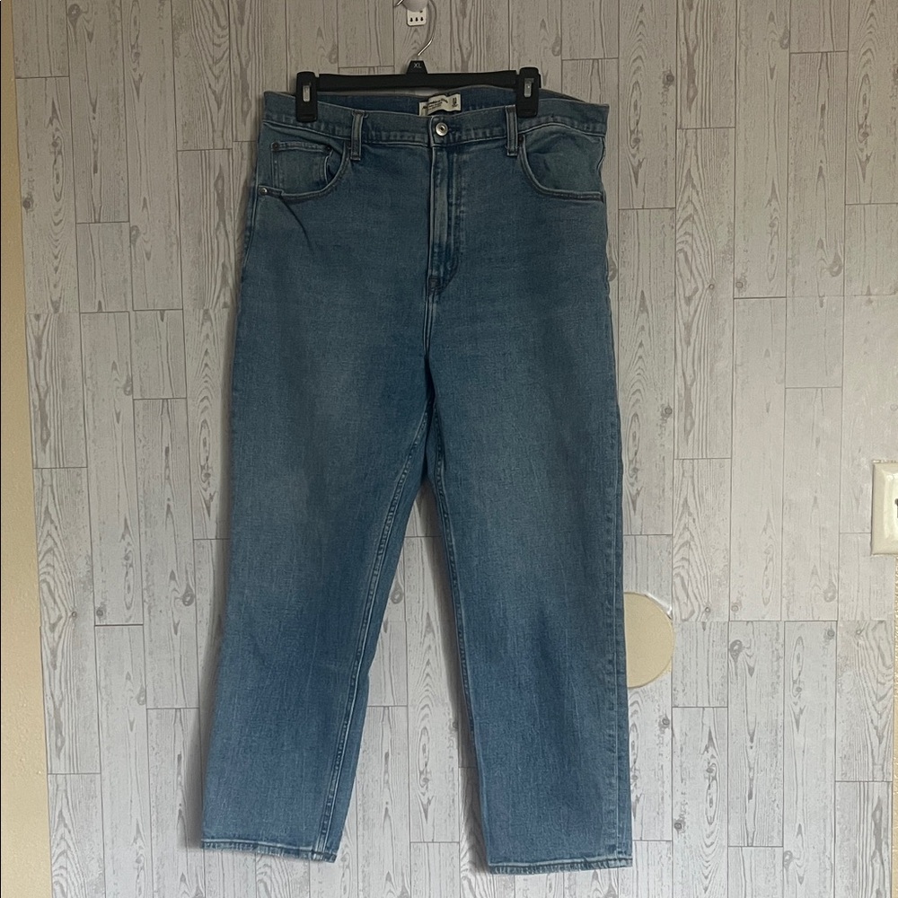 Abercrombie & Fitch The Ankle Straight Ultra High Rise Jeans